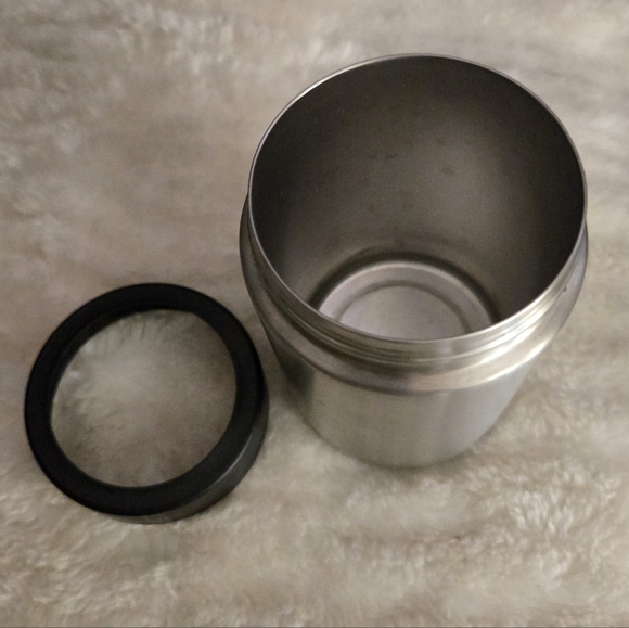 YETI Silver Stainless Steel Rambler Colster 12 OZ - Picture 5 of 11